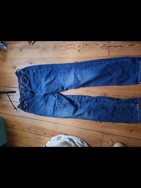 Maurices Men's Straight Jeans in Medium Blue Wash